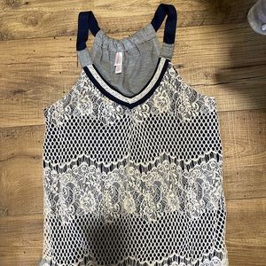 Woman’s loose fit tank
